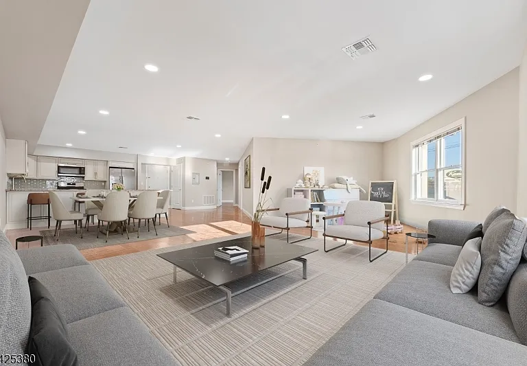 658 Market St — Photo 12