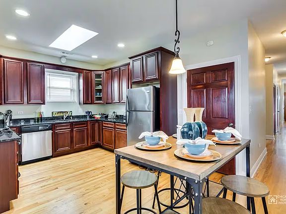 eat in kitchen