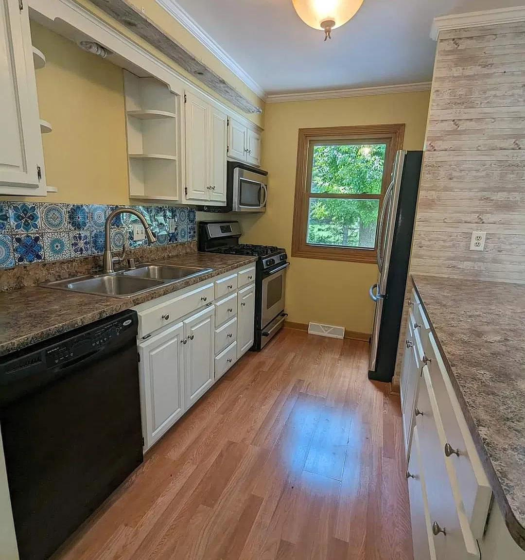 3 bed, 1.5 bath, 1250 sqft, $2,000 — Photo 2