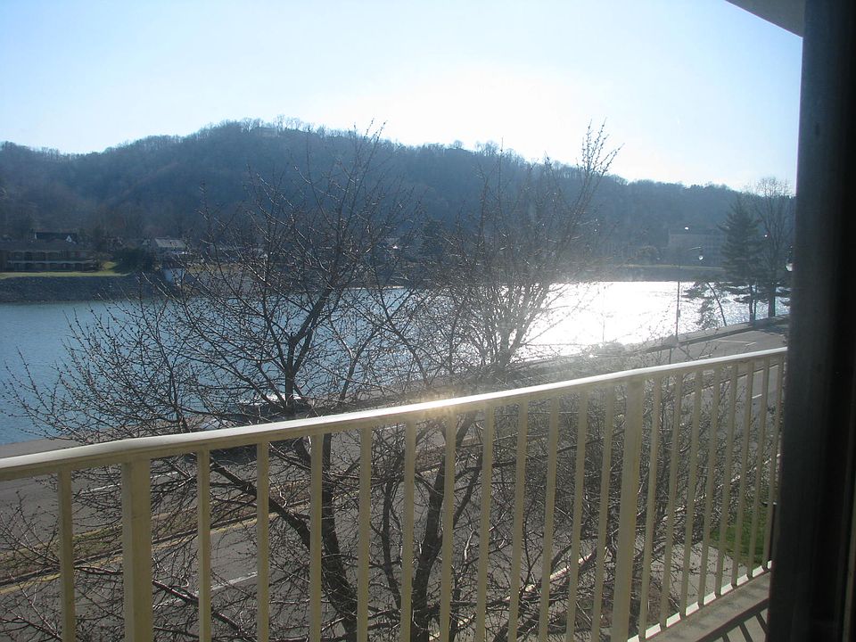 1st image of 2106 Kanawha Blvd E