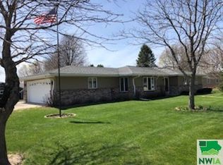 211 E Ash St, Cleghorn, IA 51014