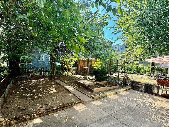 4th image of 1870 Gates Ave #1L