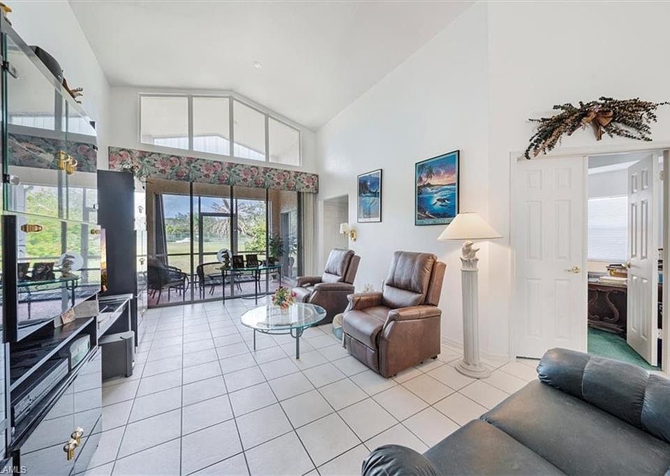 1st image of 121 Sabal Lake DR