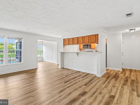 3rd image of 3560 Sherbrooke Cir APT 202