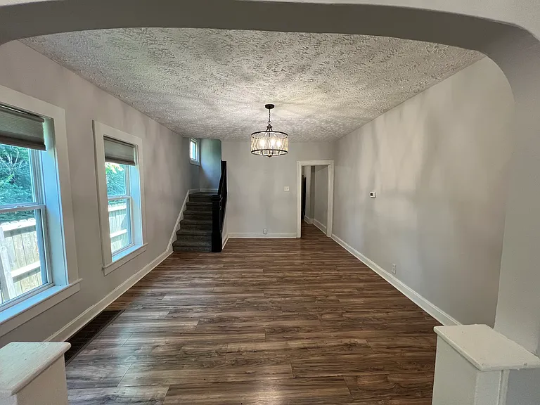 524 N Champion Ave — Photo 3