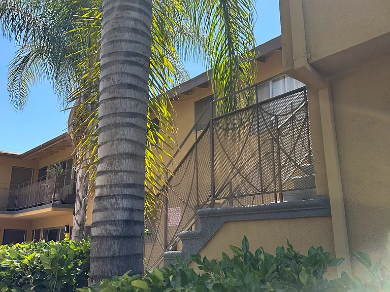 8024 Owensmouth Ave #7 — Photo 23