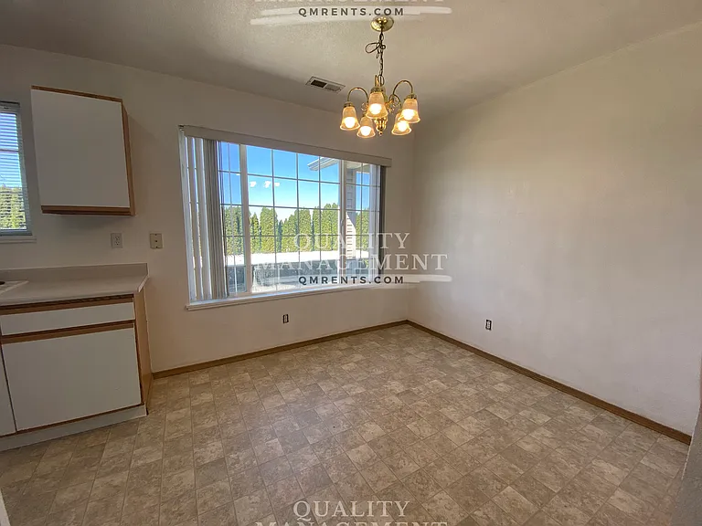 920 N Horton St — Photo 2