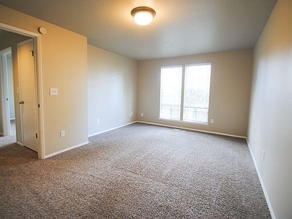 3rd image of 8422 Amber Dr SW