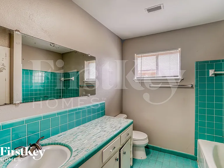 13914 Duncannon Dr — Photo 17