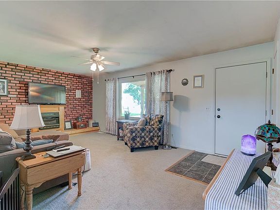 4th image of 1123 N Mount Zion Ct