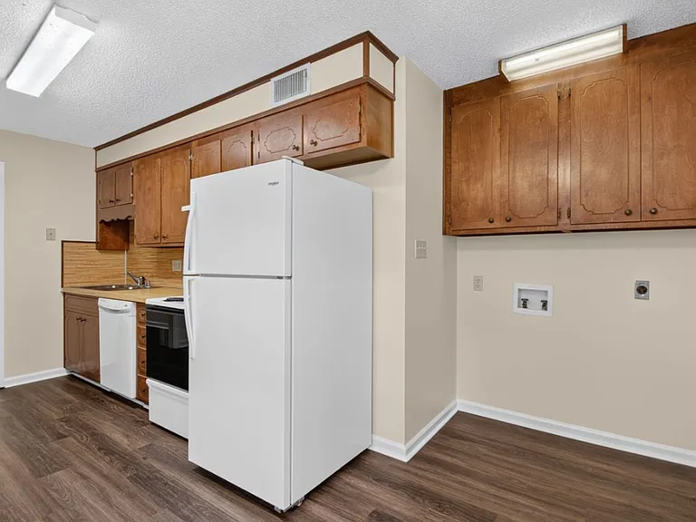 207 Turner Ave — Photo 3