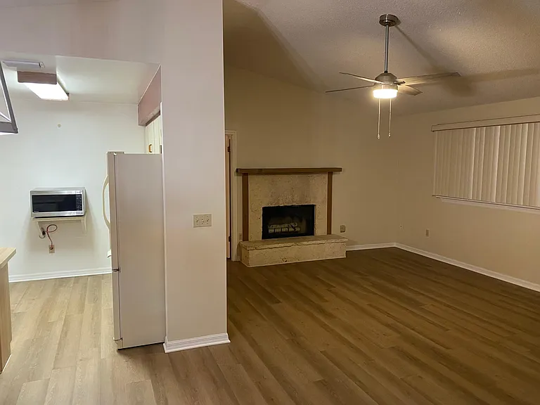 109 Cypress Dr E — Photo 23
