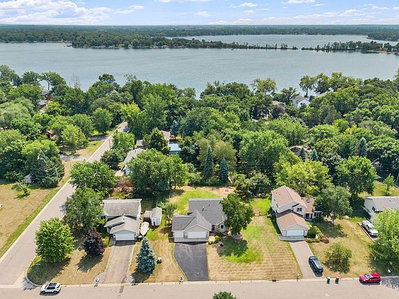 2nd image of 3380 Lake View Ln