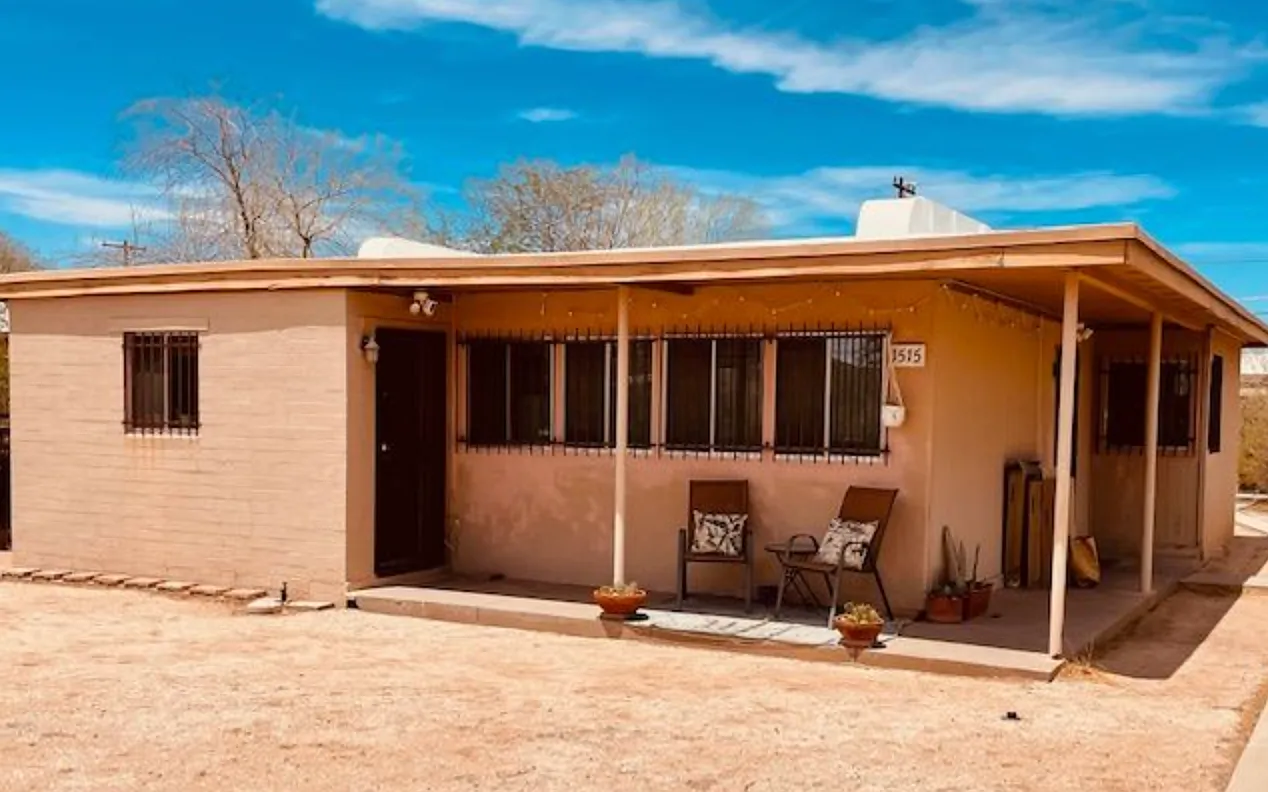 3 bed, 1300 sqft, $600 — Photo 1