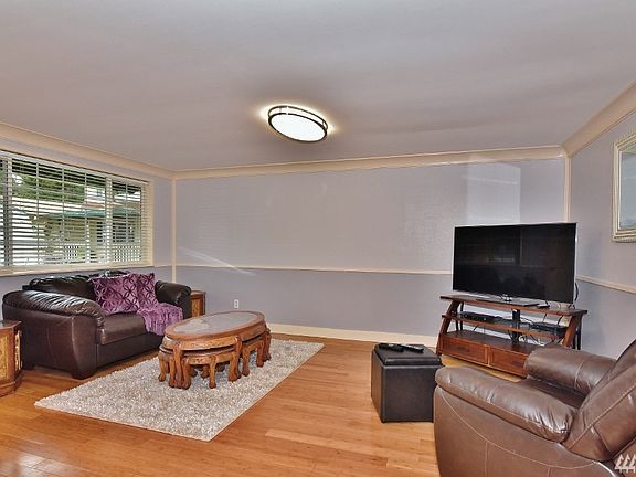 4th image of 762 NW Woodlawn Ct