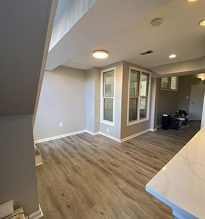 4th image of 205 N Market St #10989646