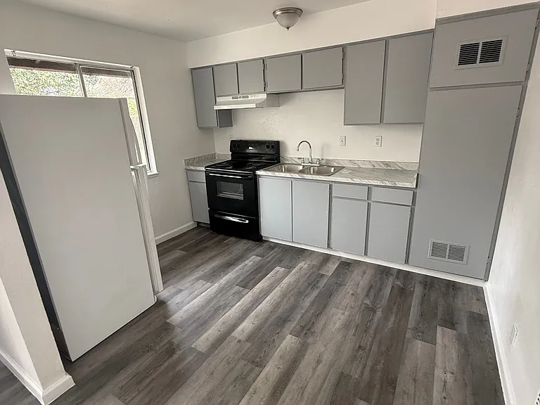 390 Henshaw Ave #5 — Photo 9
