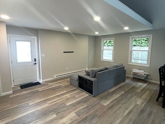 3rd image of 18 Henry Ave