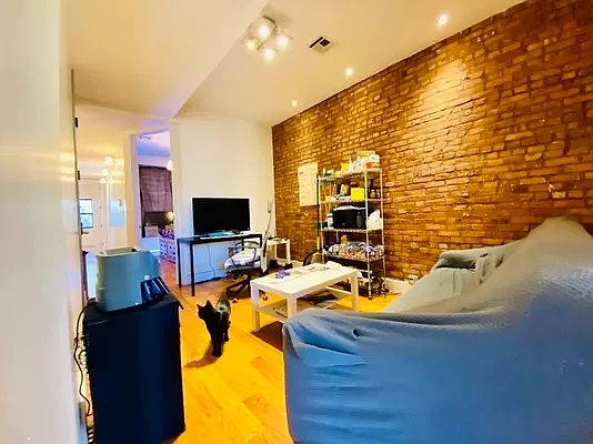 3rd image of 938 Lafayette Ave #A2j