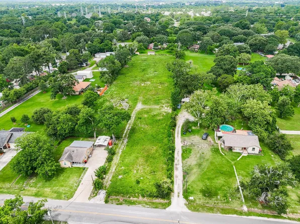 3431 McKinney Rd, Baytown, TX 77521