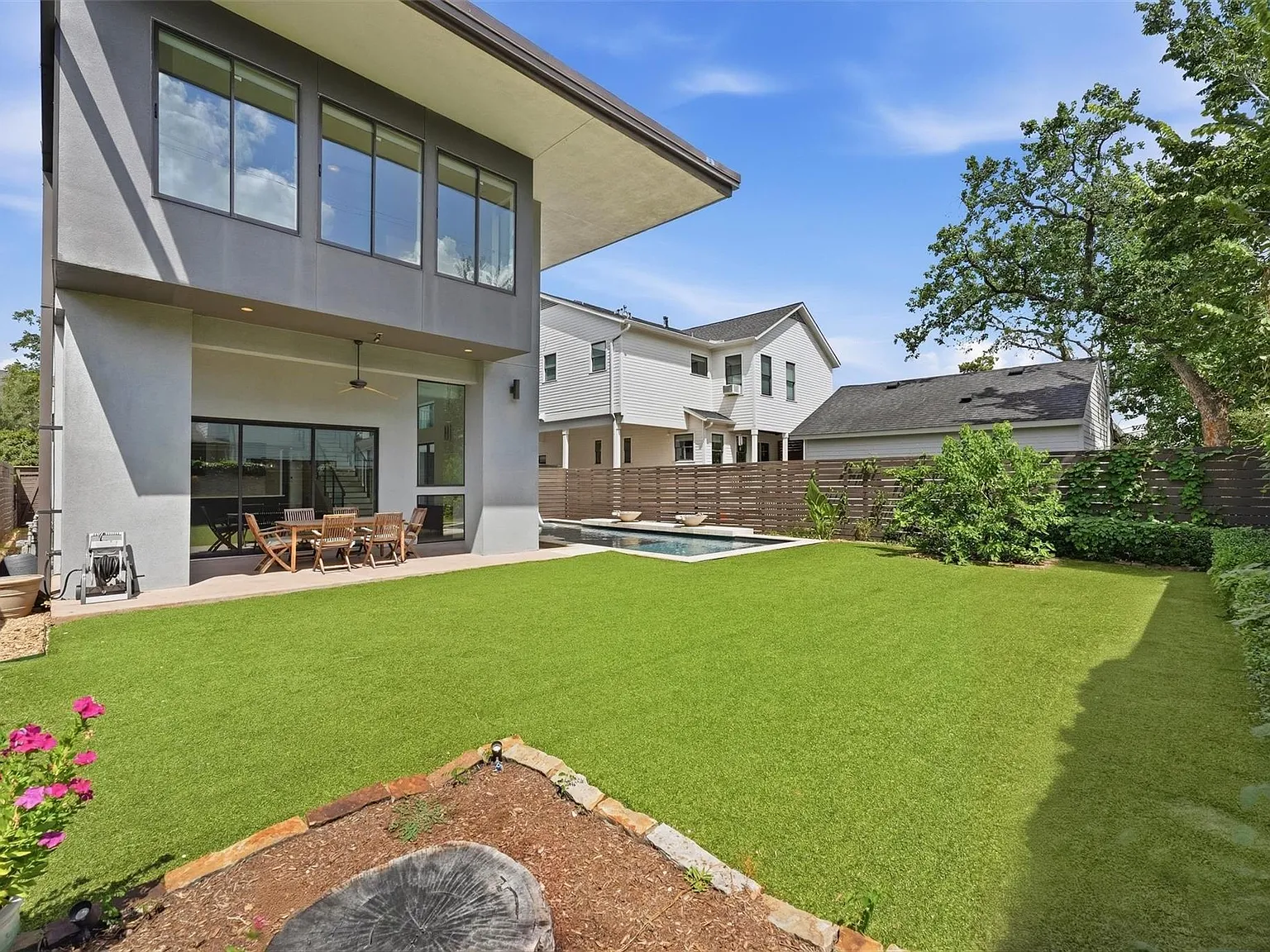4 bed, 3.5 bath, 3710 sqft, $16,900 — Photo 3