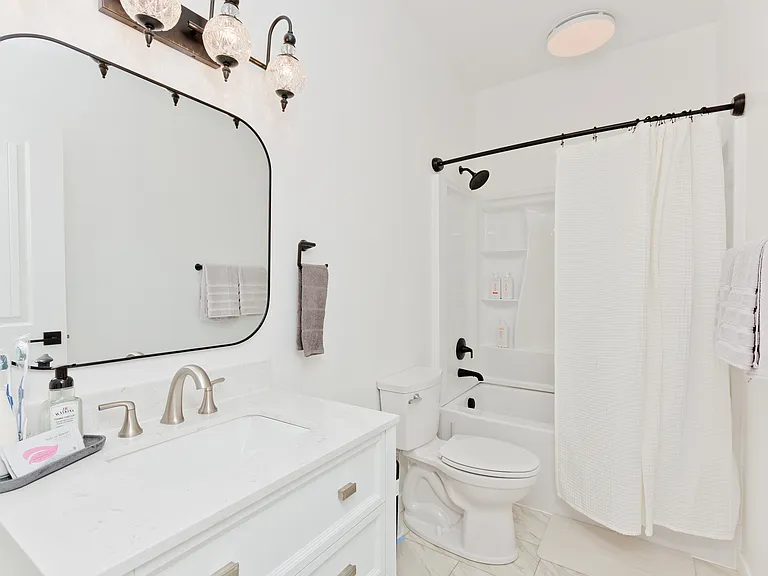 241 Gunnison Ave — Photo 15