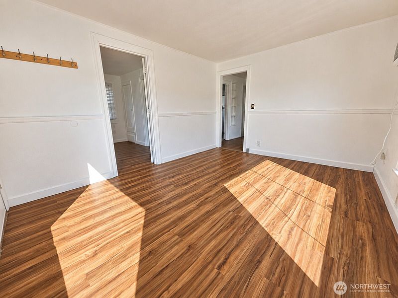 2nd image of 525 Ross Avenue