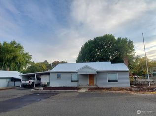 627 W 1st St, Omak, WA 98841