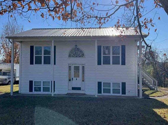 1st image of 634 Oak Grove Rd