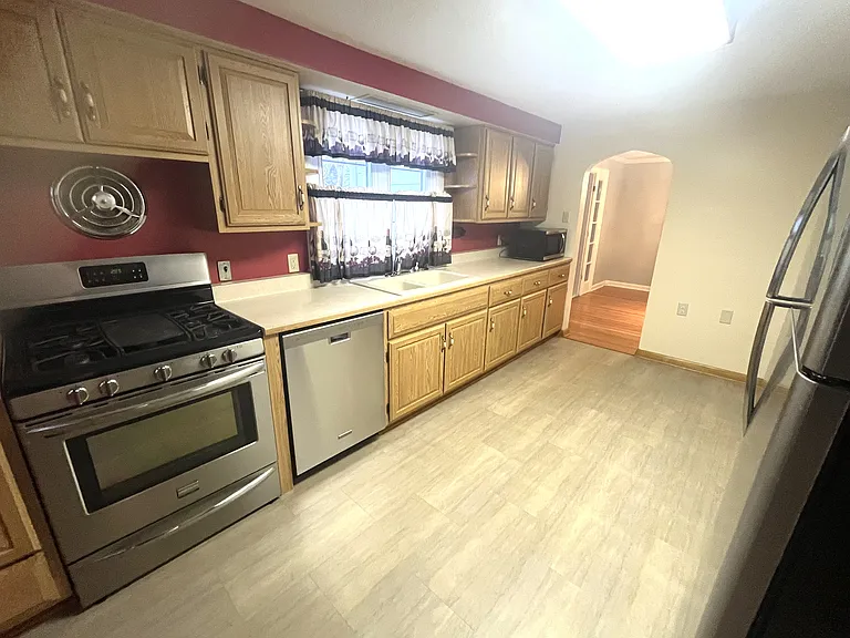 935 Marshall Dr — Photo 18