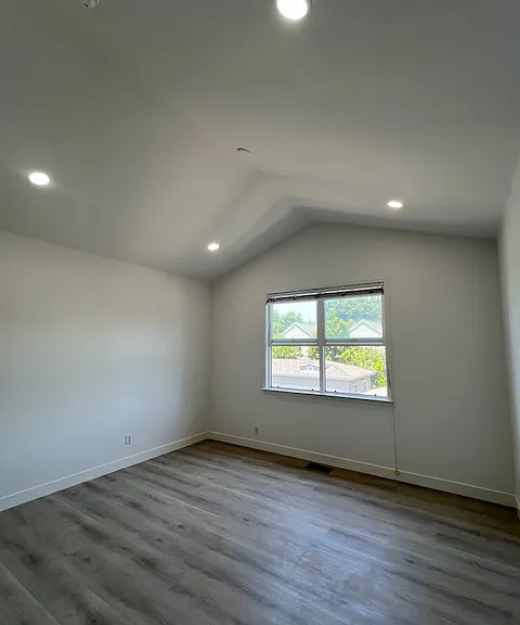 726 Cottage Ct — Photo 9
