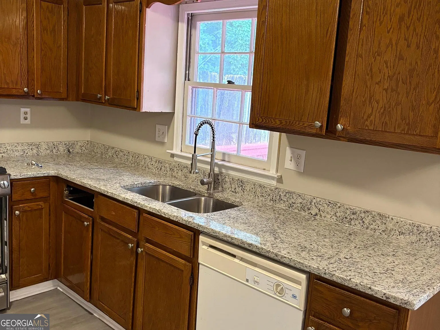 4 bed, 3.5 bath, 2090 sqft, $2,400 — Photo 4