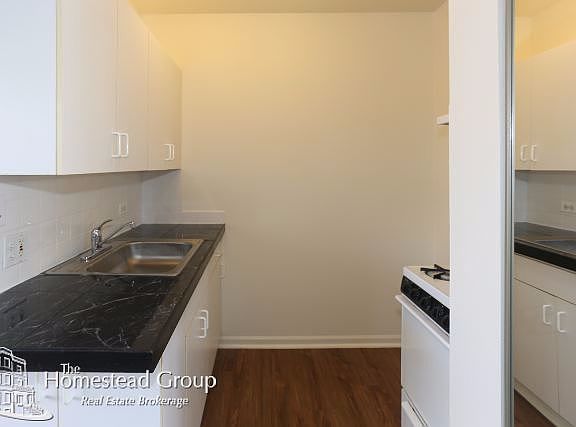 3rd image of 4241 N Kenmore Ave #Studio308