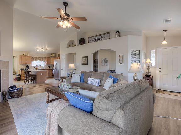3rd image of 7404 Sidewinder Dr NE