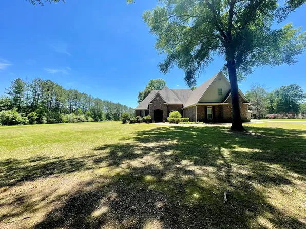 1009 Emileigh Dr, Summit, MS 39666