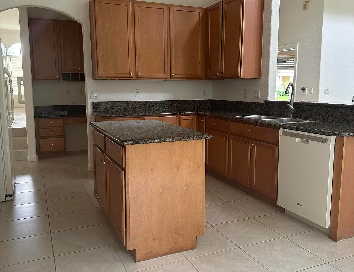 4 bed, 4.0 bath, 3514 sqft, $5,250 — Photo 4