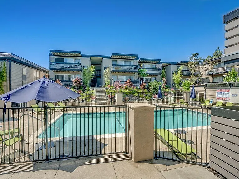 Vista Terrace — Photo 4