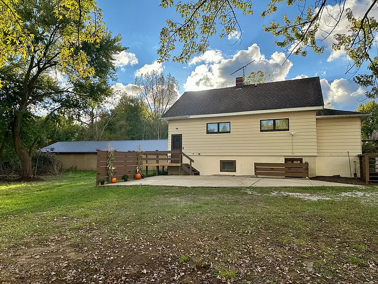 3582 Shepard Rd — Photo 11