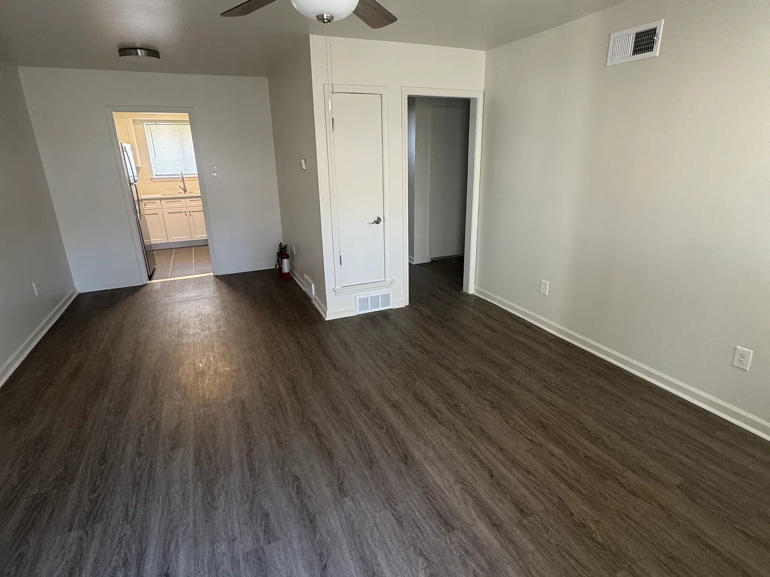 1882 Jefferson Ave — Photo 2