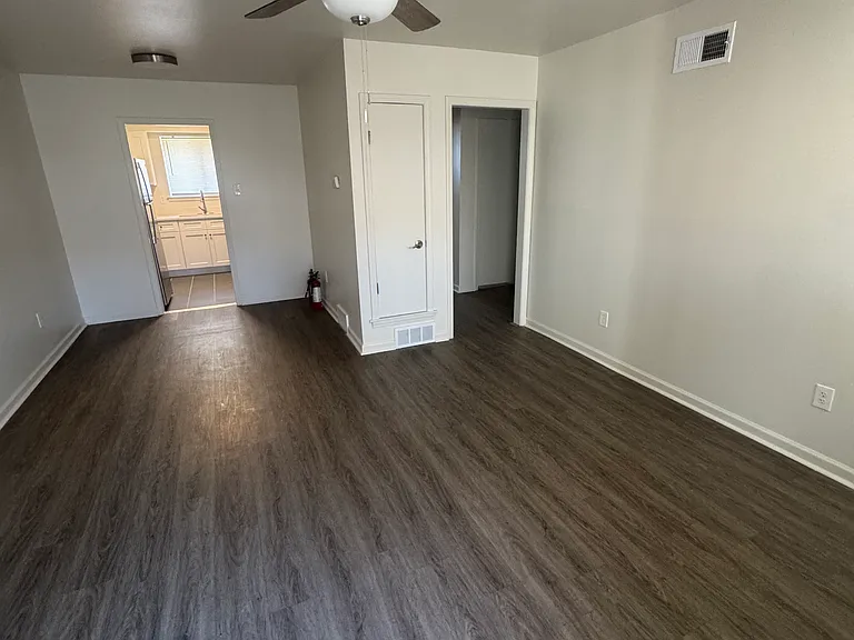 1882 Jefferson Ave #6 — Photo 2