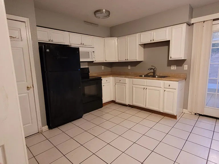 3409 Golden Dr #B — Photo 2