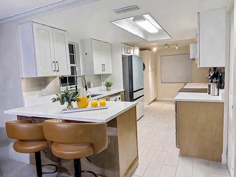 7321 Canal Blvd — Photo 2