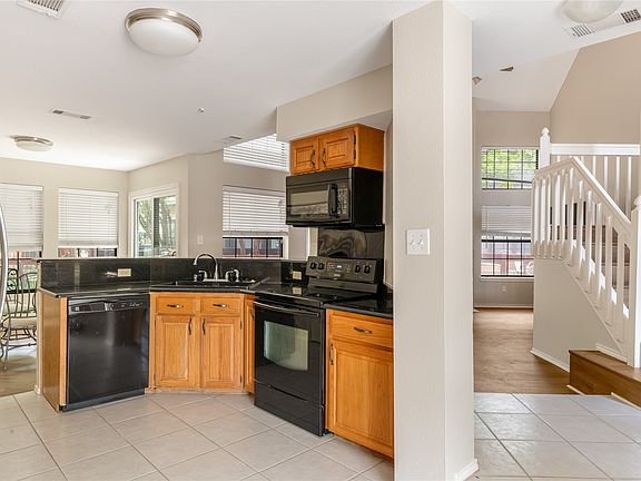 3rd image of 402 Santa Fe Trl APT 37