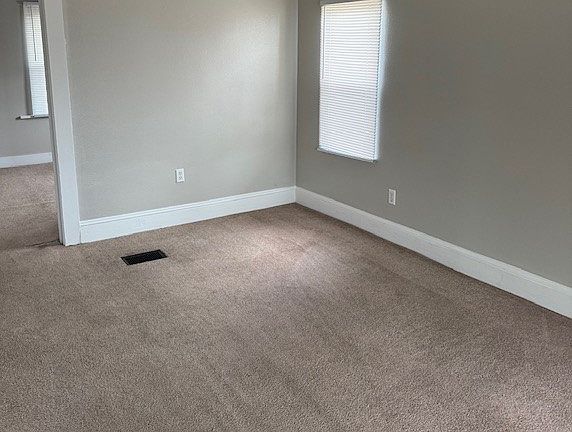 4th image of 18 E Golf Links Ave
