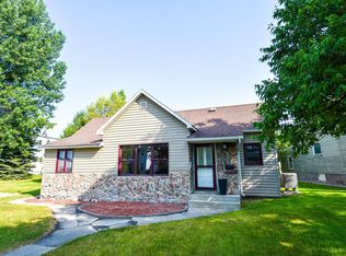 237 E Nelson Ave, Warren, MN 56762