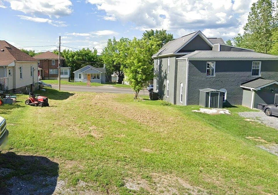 2nd image of 1208 Windsor Ave