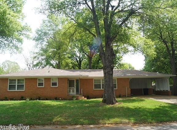 3rd image of 8 Lynwood Dr