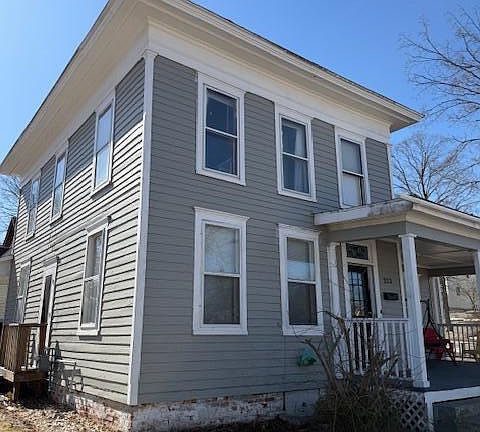 2nd image of 223 W Madison St