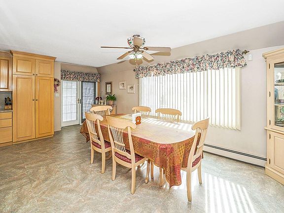 4th image of 799 Anderson Ave