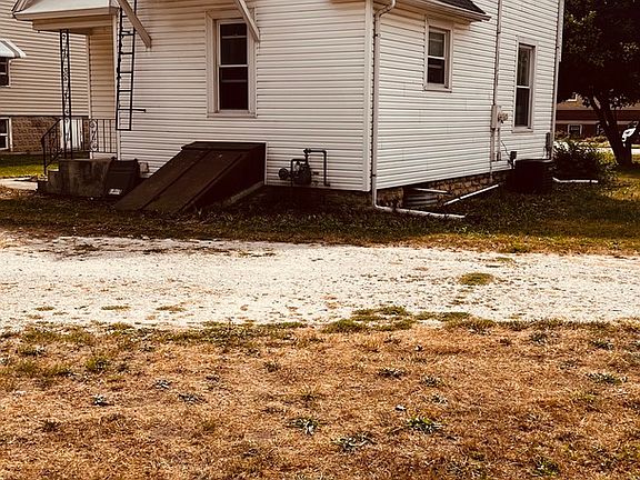 2nd image of 397 W Chebanse Ave